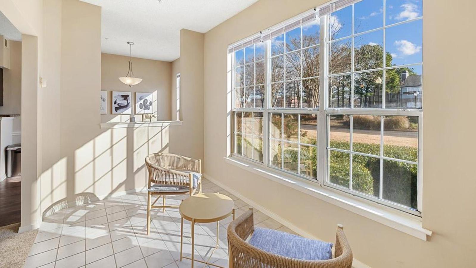 Landing - Modern With Amazing Amenities Apartment