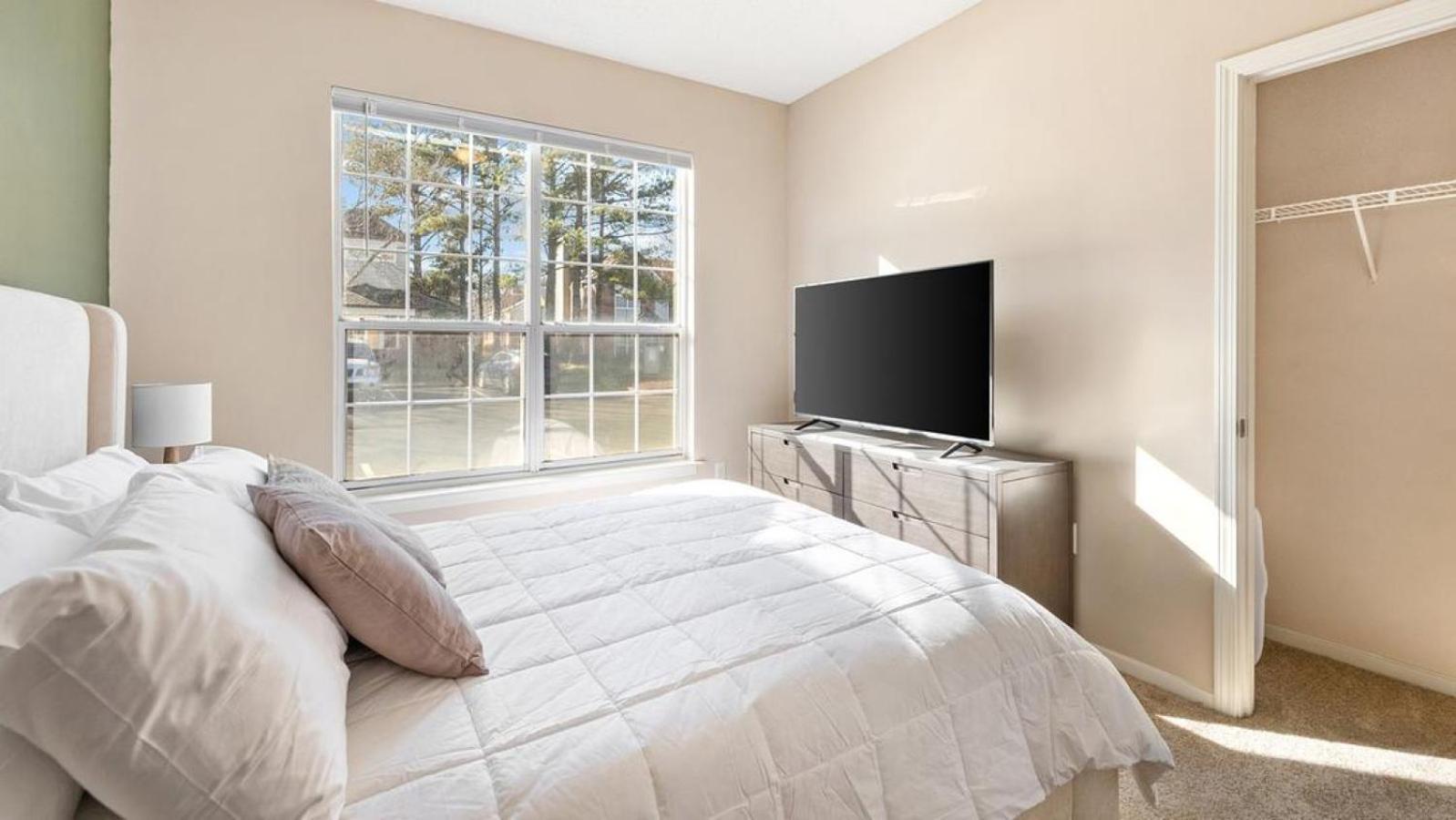 Landing - Modern With Amazing Amenities Apartment