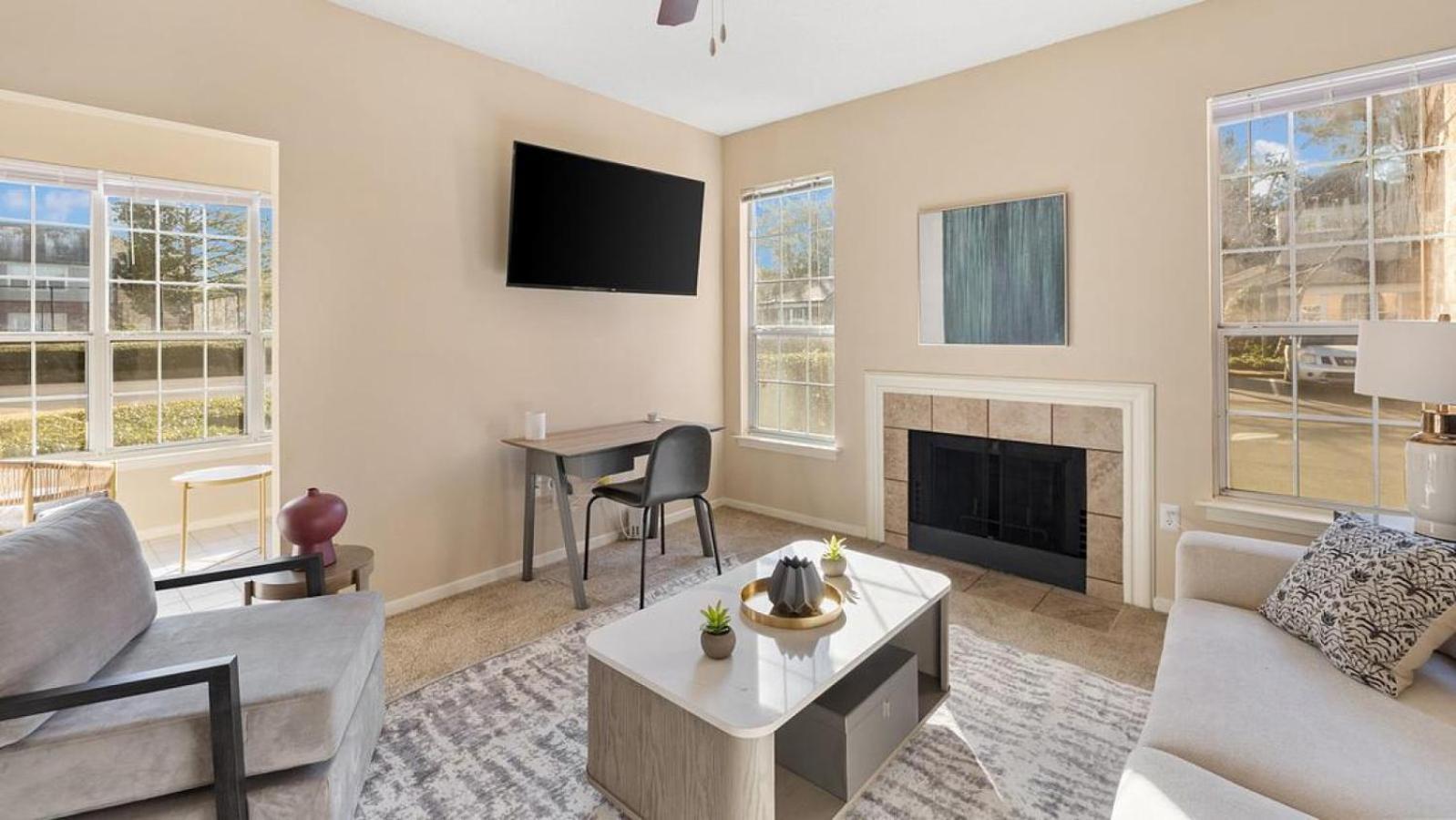 Landing - Modern With Amazing Amenities Apartment