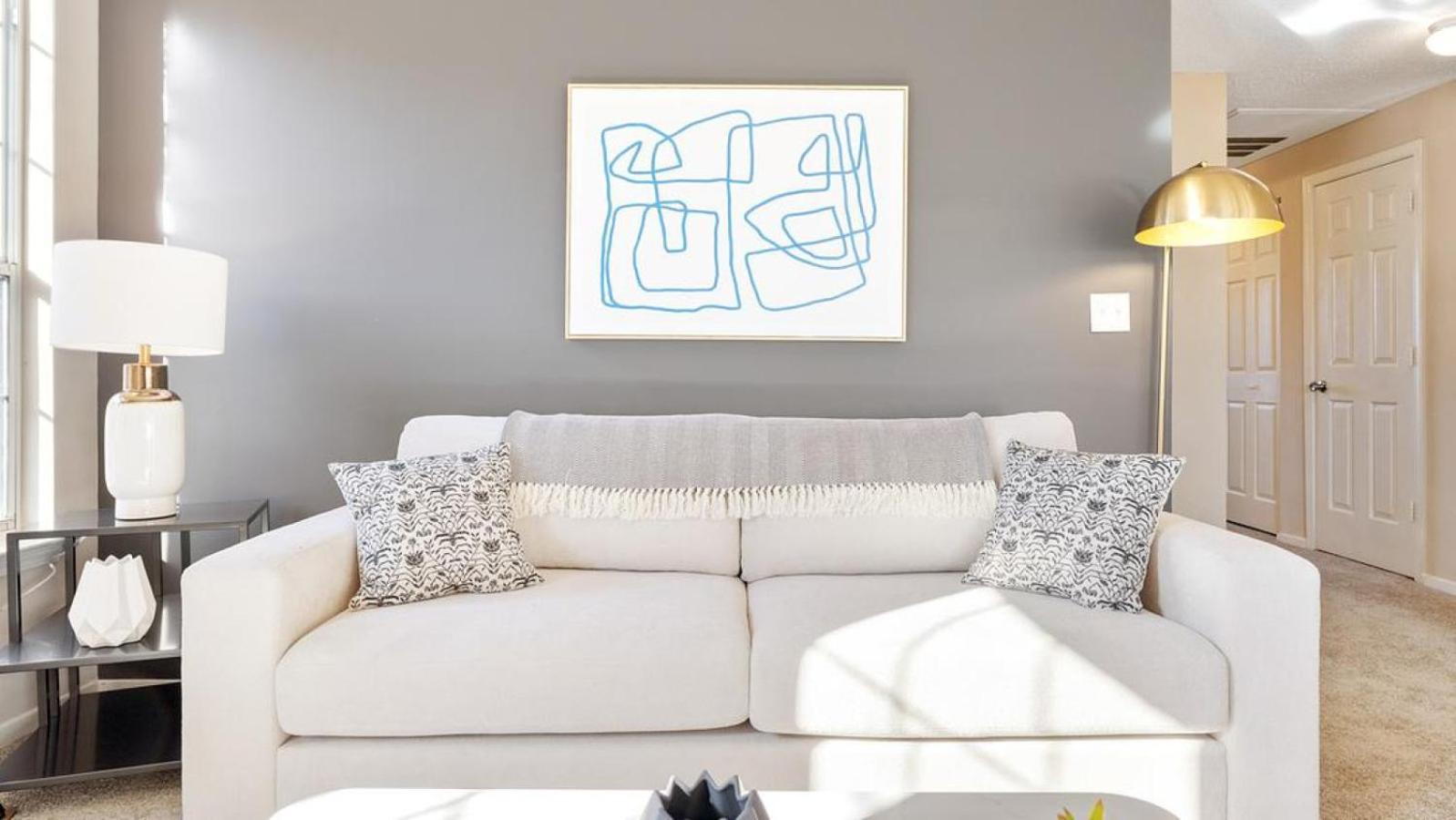 Landing - Modern With Amazing Amenities Apartment